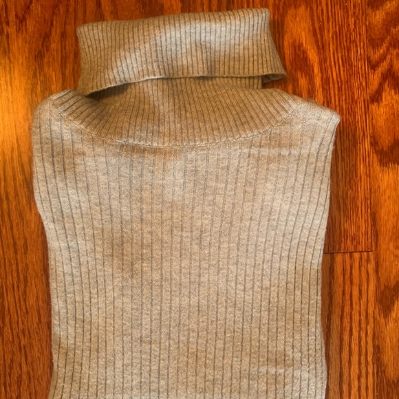 Dynamite Grey Ribbed Turtleneck Dress - Picture 6 of 9